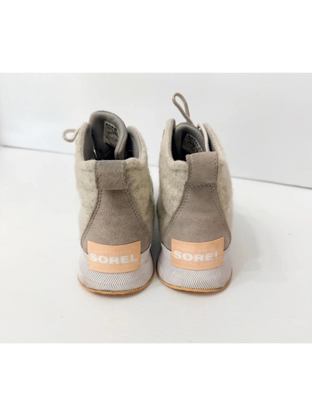 Sorel Out N About III Classic Leather Boot In Dove Peach - 7